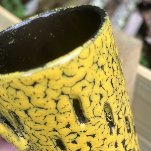 Rare 1960s Bitossi Black and Yellow Textured Crackle Like Glaze *Decorative* Mug - Picture 8 of 9